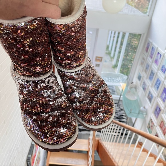 Ugg Boots ❄️❄️❄️ Flash Sale!❄️❄️ - Picture 1 of 5
